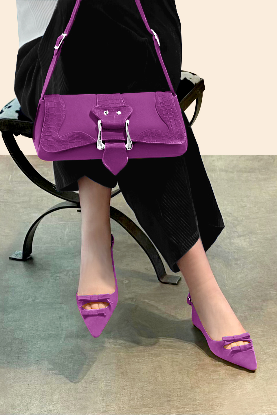 Mauve purple women's dress handbag, matching pumps and belts. Worn view - Florence KOOIJMAN